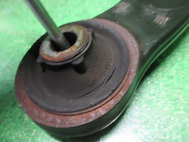 プジョー RCZ ABA-T7R5F02 左 フロント ロアアーム RCZ 白パール 884981 250580_画像2