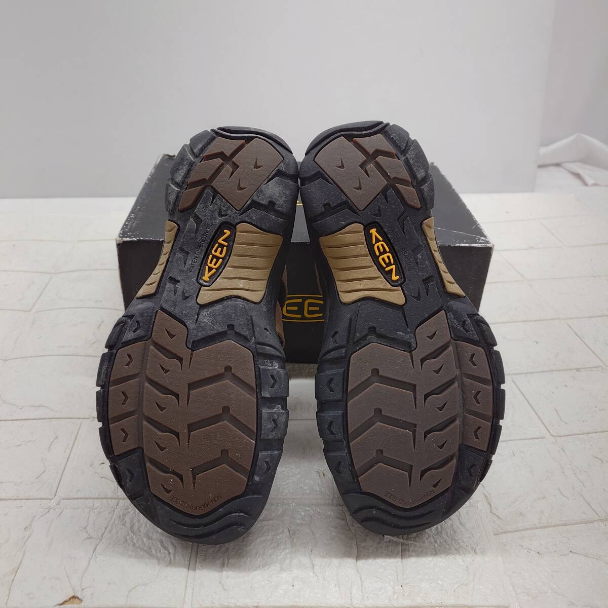 *[ ликвидация запасов цена ]KEEN новый порт сандалии 110220-SMKY 27cm бежевый подошва облупленное место иметь *T11-584J