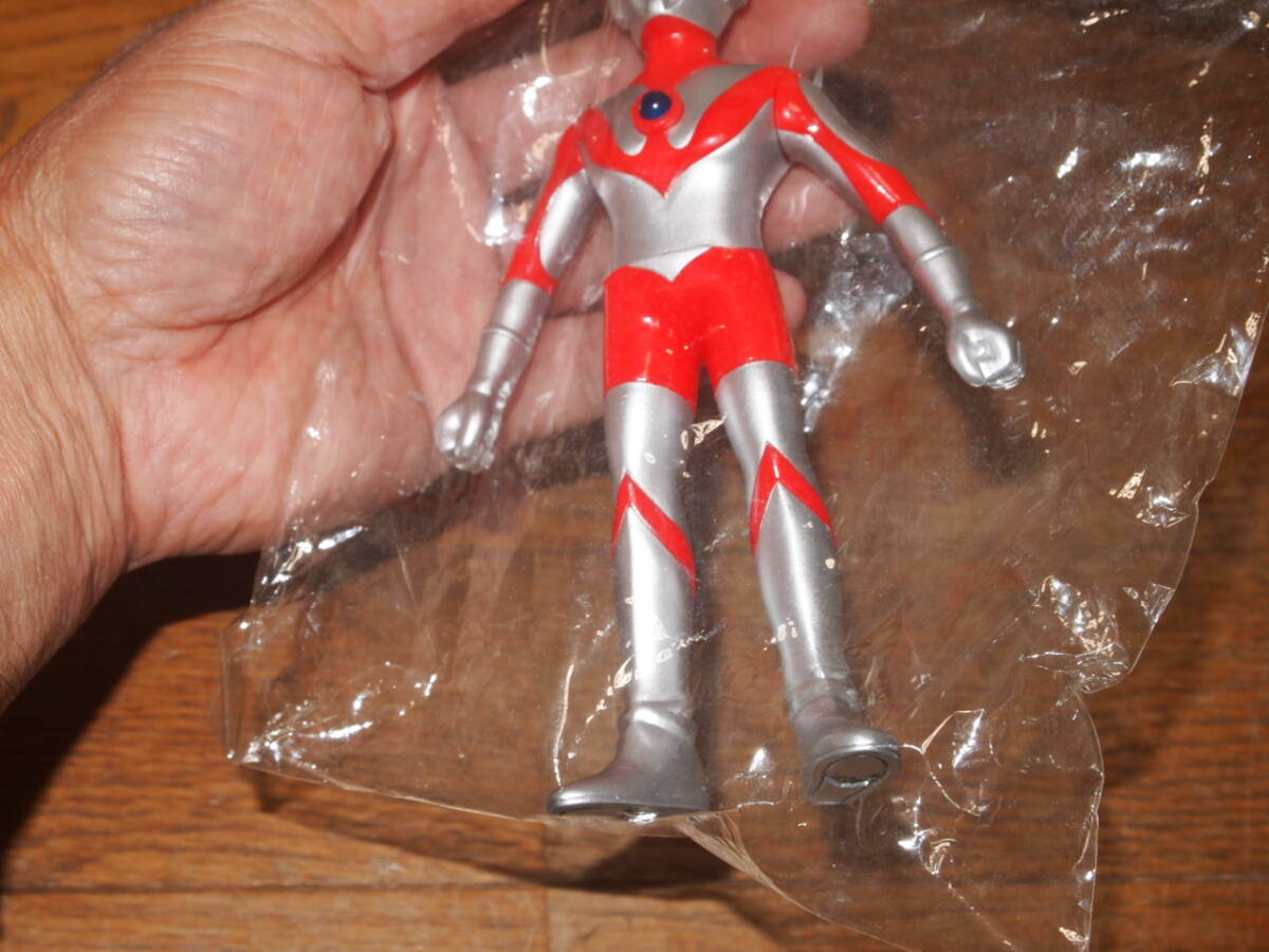 ビンテージソフビ　ウルトラマン　ポピー　キングザウルスシリーズ　復刻　袋入りタグ付き_画像3