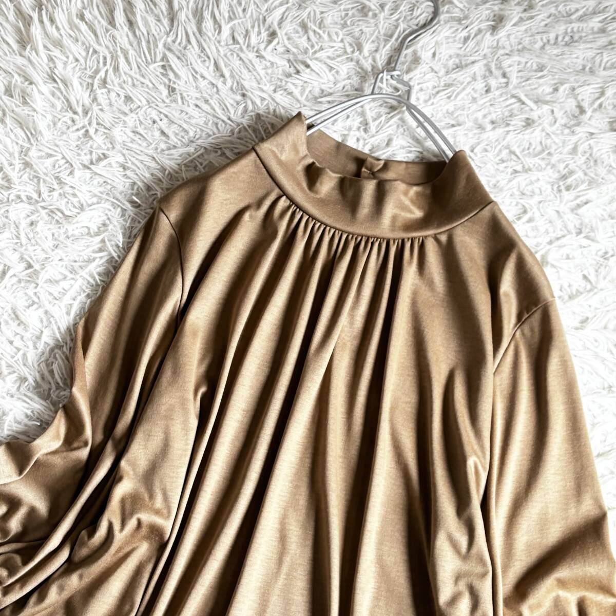 ② 極美品 日本製 グレディブリリアン アウィーエフ AuieF ハイネック ギャザー ニット地ブラウス 38_画像2