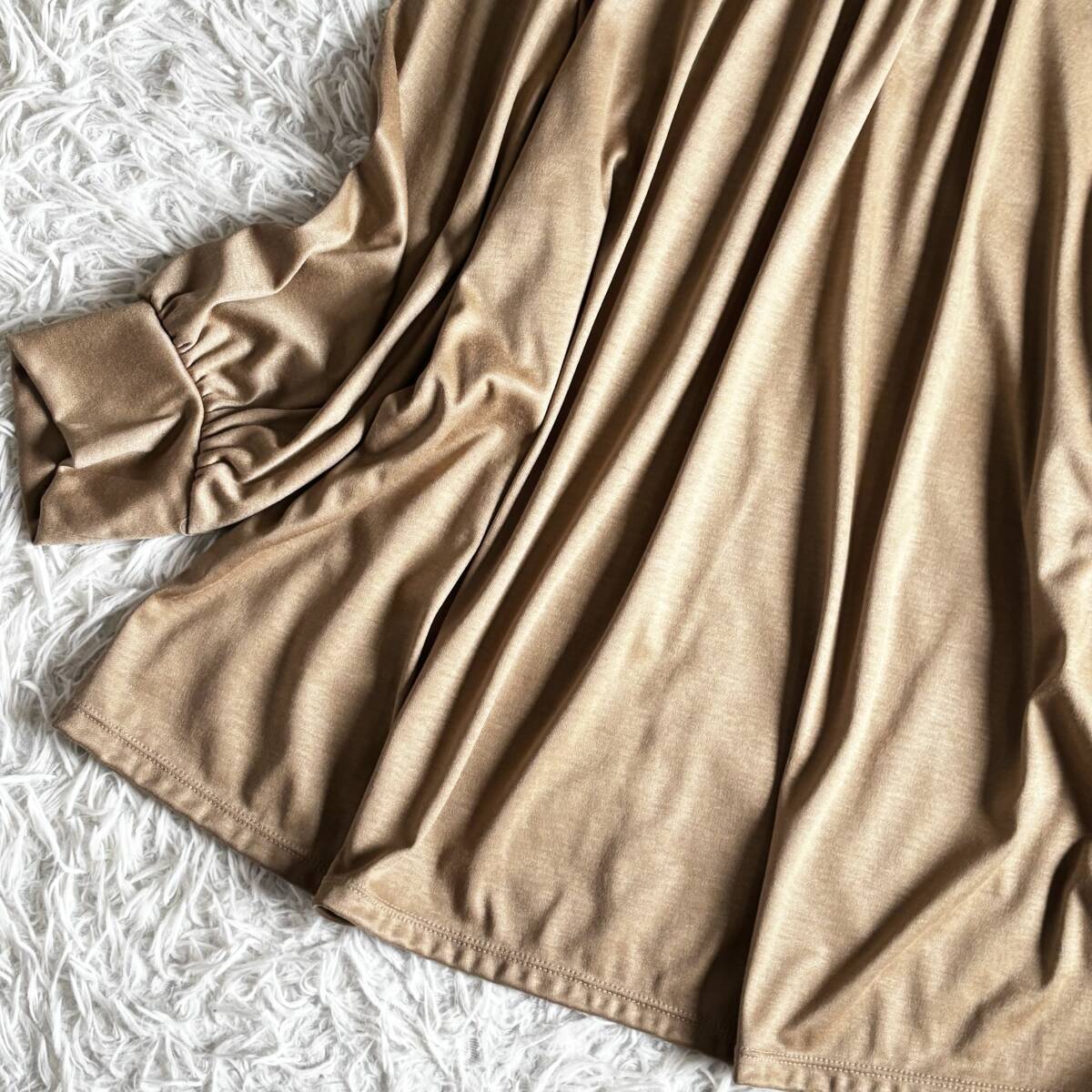 ② 極美品 日本製 グレディブリリアン アウィーエフ AuieF ハイネック ギャザー ニット地ブラウス 38_画像3