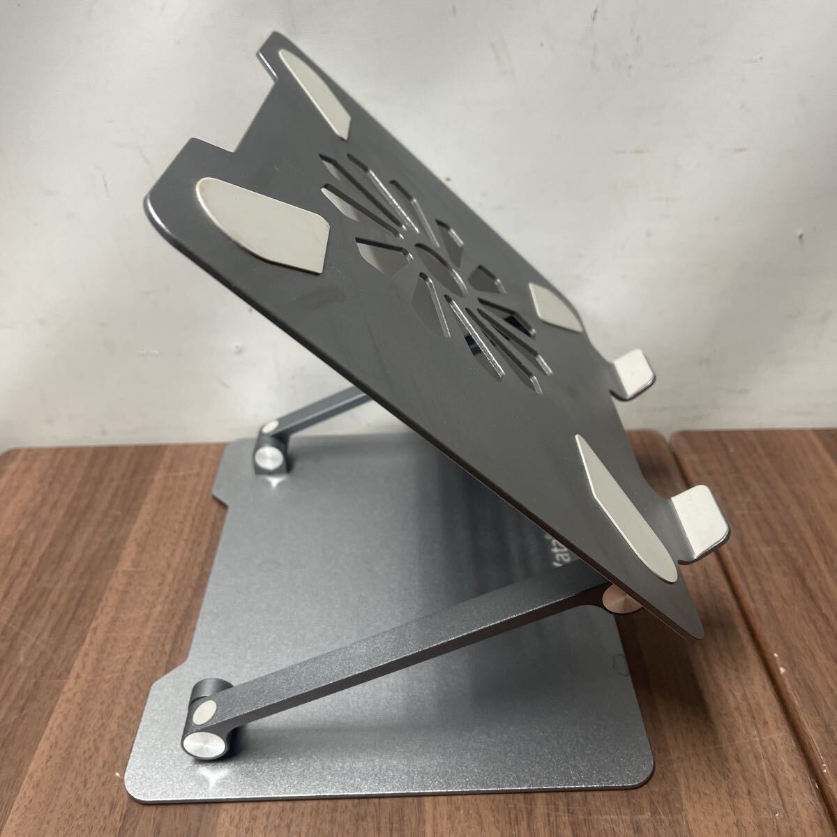 「AB44_10A」BoYata ノートパソコンスタンド ノートパソコンスタンド 本体のみ 現状出品(251113)_画像2
