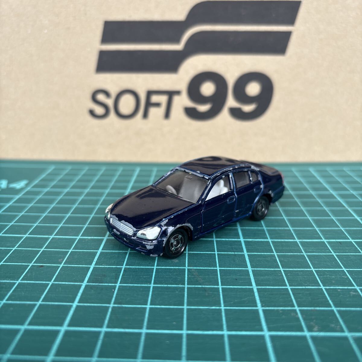 トミカ 日産シーマ　ジャンク扱い_画像1