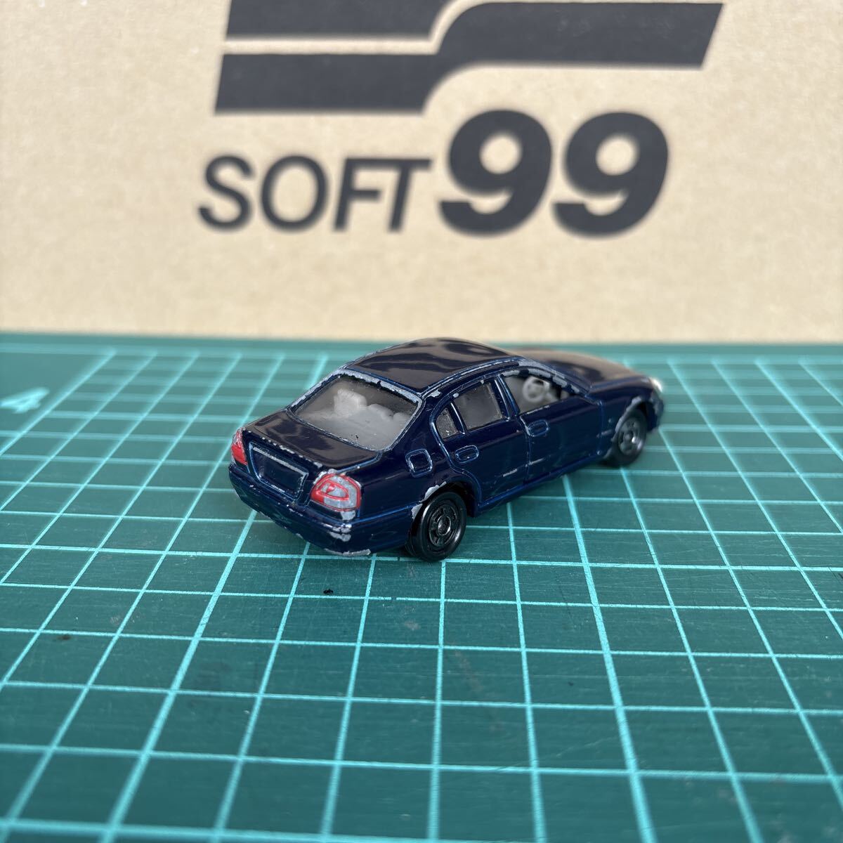 トミカ 日産シーマ　ジャンク扱い_画像2