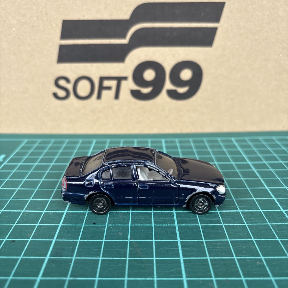 トミカ 日産シーマ　ジャンク扱い_画像5