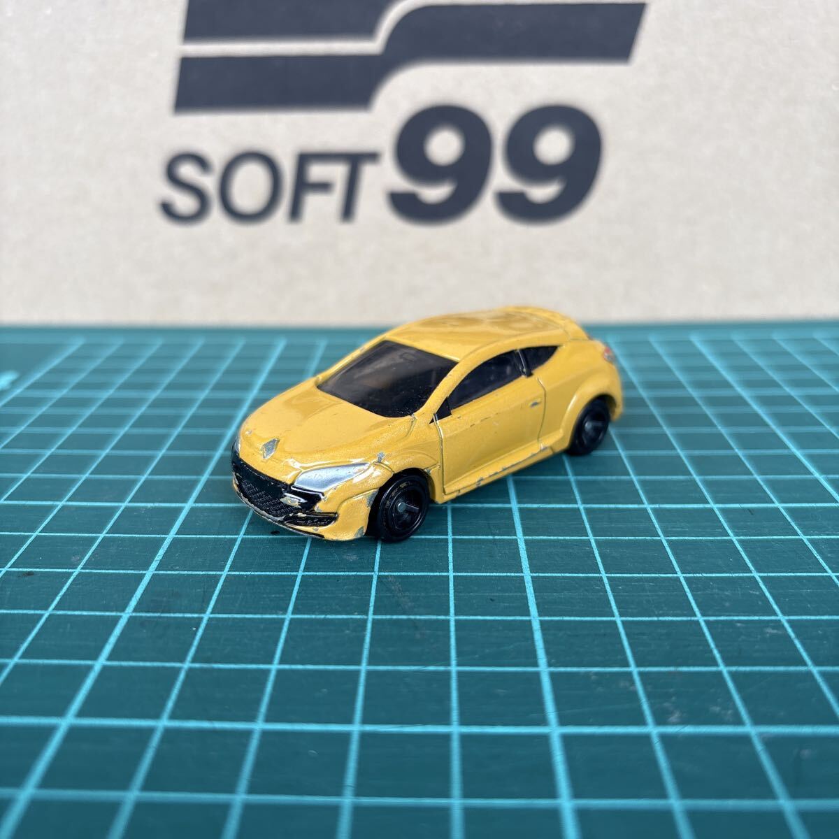 トミカ ルノーメガーヌRS 黄色 ジャンク扱い_画像1
