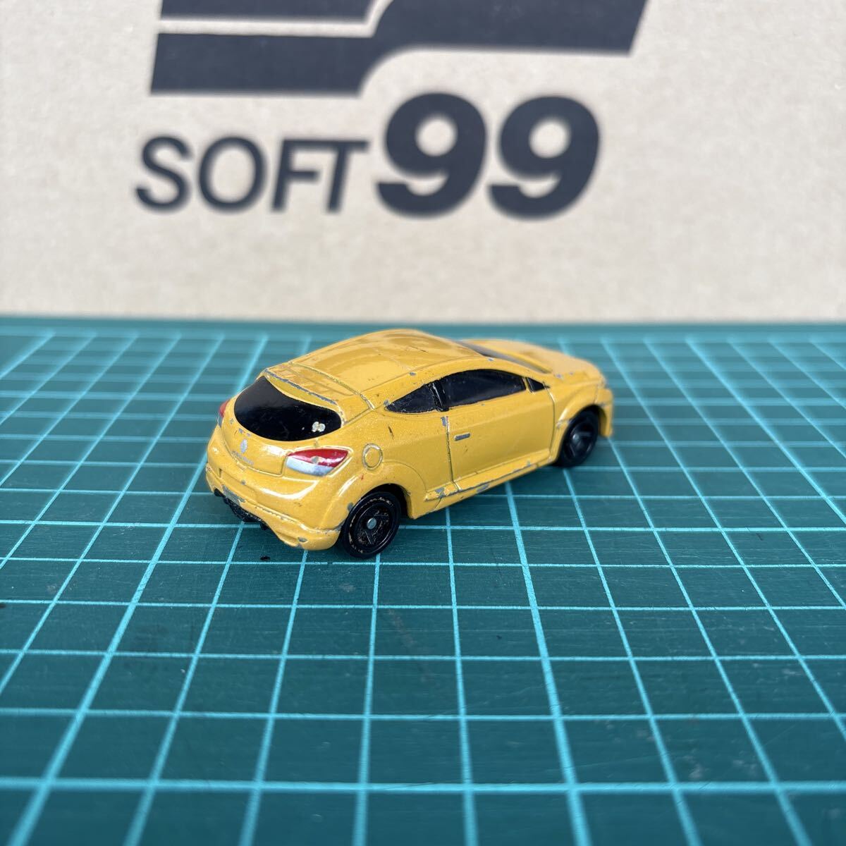トミカ ルノーメガーヌRS 黄色 ジャンク扱い_画像2
