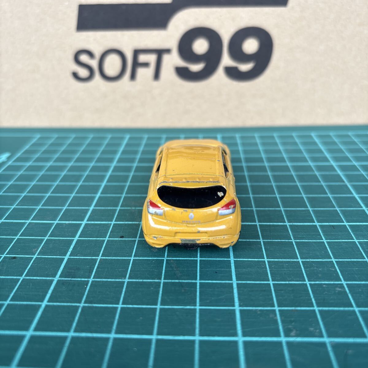 トミカ ルノーメガーヌRS 黄色 ジャンク扱い_画像4