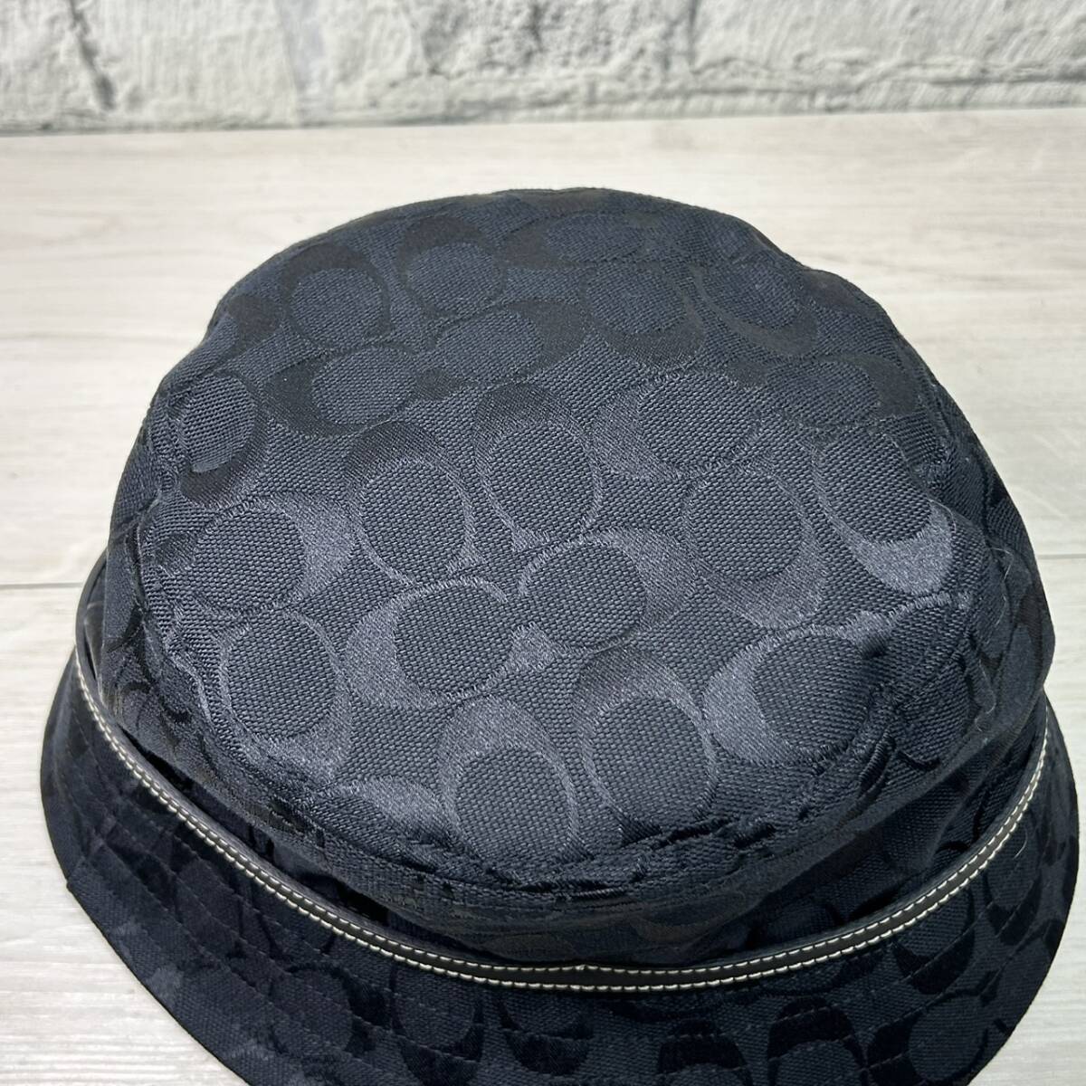 【YH-4064】中古品 COACH コーチ シグネチャー ロゴ バケットハット ブラック系 レディース 帽子 サイズ：M/L 付属品無し_画像3