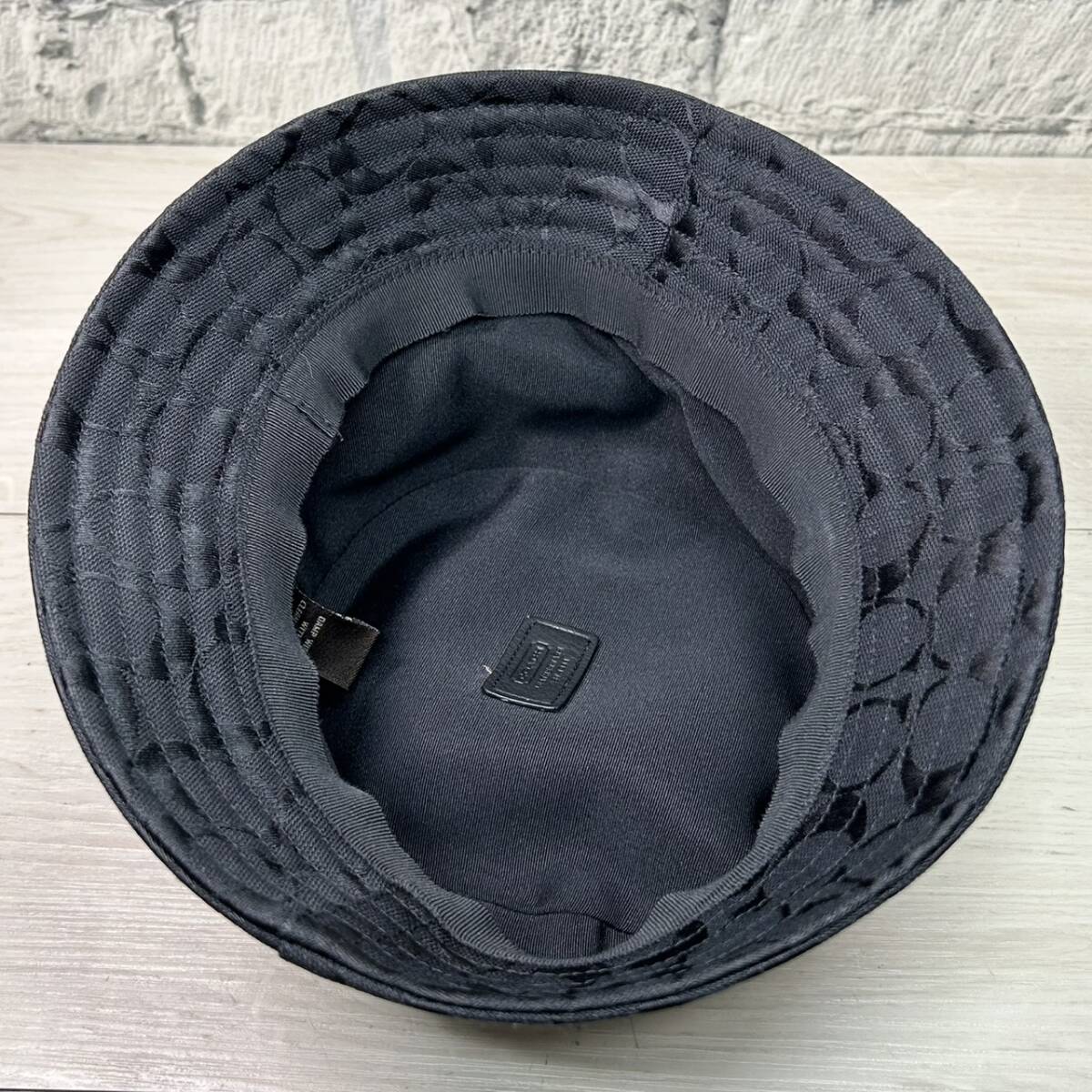 【YH-4064】中古品 COACH コーチ シグネチャー ロゴ バケットハット ブラック系 レディース 帽子 サイズ：M/L 付属品無し_画像5