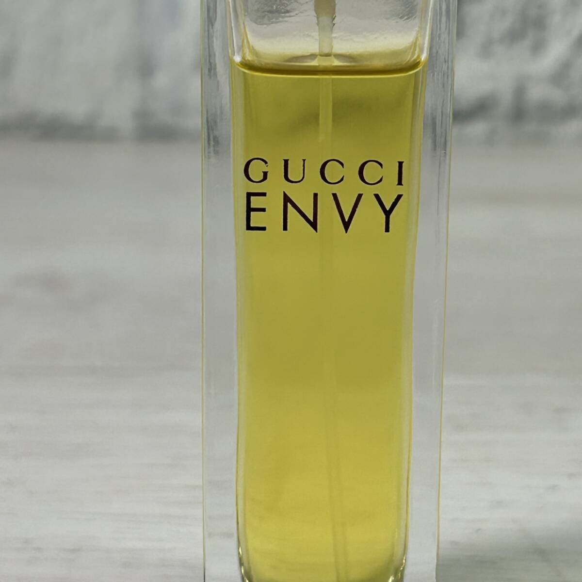 【YH-4081】保管品 GUCCI グッチ ENVY エンヴィ 香水 30ml オードトワレ 香水 スプレータイプ フランス フレグランス 残9割 _画像2