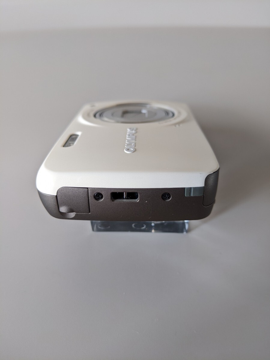 OLYMPUS Olympus компактный цифровой фотоаппарат VH-210