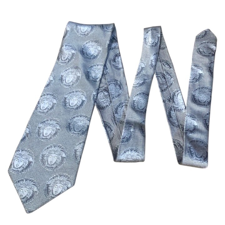 【美品】VERSACE ヴェルサーチ ネクタイ ハイブランド シルバー メデューサ 総柄 イタリア製 ビジネス スーツ シルク_画像5