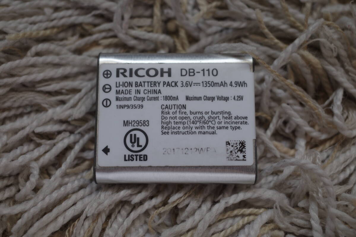 RICOH GRⅢx 発売時に購入のワンオーナー 純正バッテリー1つオマケ 社外アンカーリンクスもオマケ 小傷あり_画像5