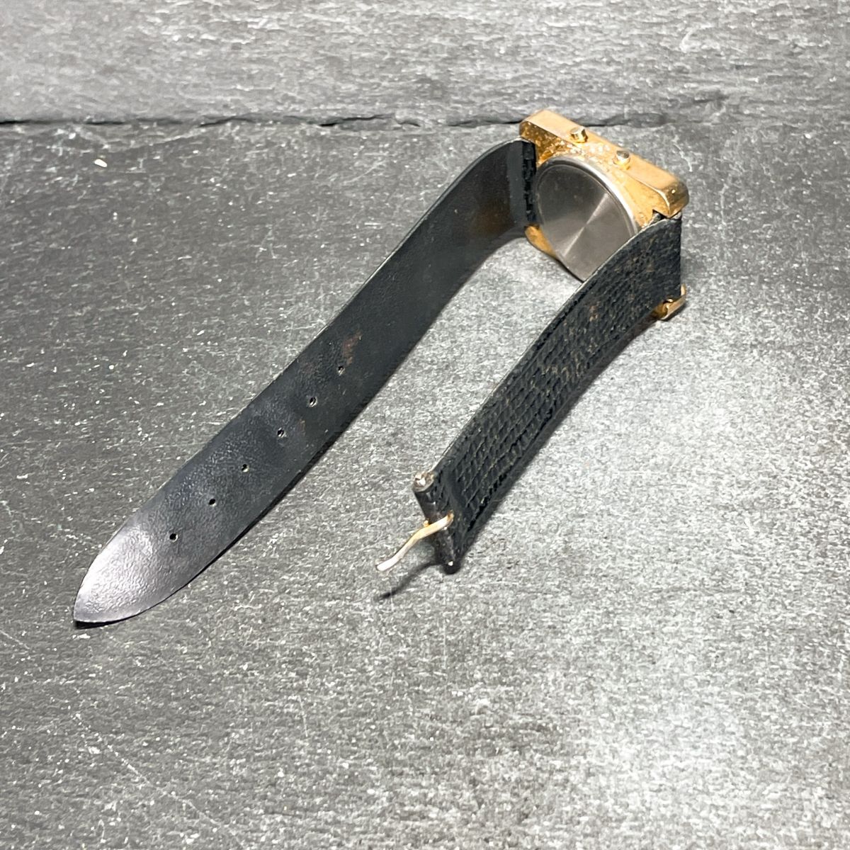 腕時計 デジタル クオーツ ブラック文字盤 スクエア レザーバンド ゴールド ステンレススチール ユニセックス 男女兼用 メンズ レディース_画像4