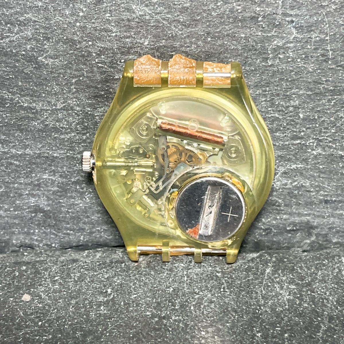 Swatch スウォッチ NORTH POLE GN121 腕時計 アナログ クオーツ 3針 スケルトン イエロー文字盤 ラウンド 新品電池交換済み 動作確認済み_画像2