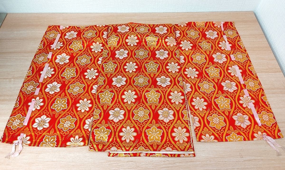 美品 保管品 和服 羽織 3枚セット 装束 衣装 袈裟 唐草 唐花 小道具 舞台 祭り 歴史 神社 寺院 仏具 仏教 神道 儀式 神職 金蘭 赤 朱_画像4