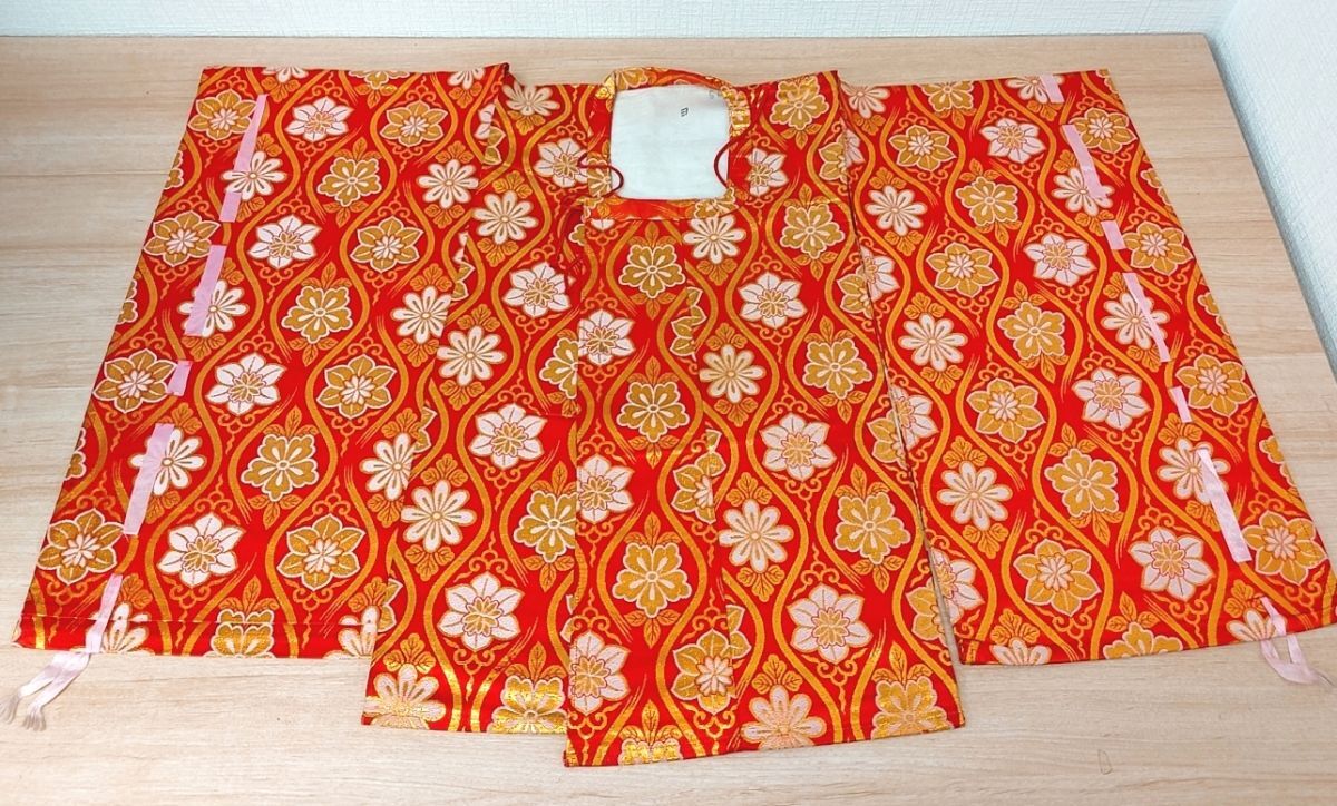 美品 保管品 和服 羽織 3枚セット 装束 衣装 袈裟 唐草 唐花 小道具 舞台 祭り 歴史 神社 寺院 仏具 仏教 神道 儀式 神職 金蘭 赤 朱_画像1