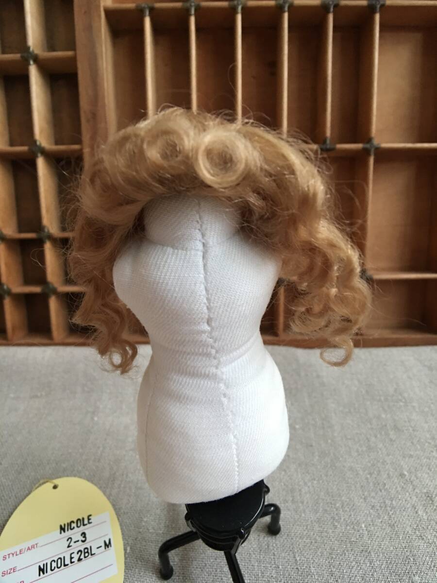28W ビスクドール用 モヘアウィッグ KEPMER Nicole サイズ 2-3インチ DK BLONDE (ブロンド)_画像5