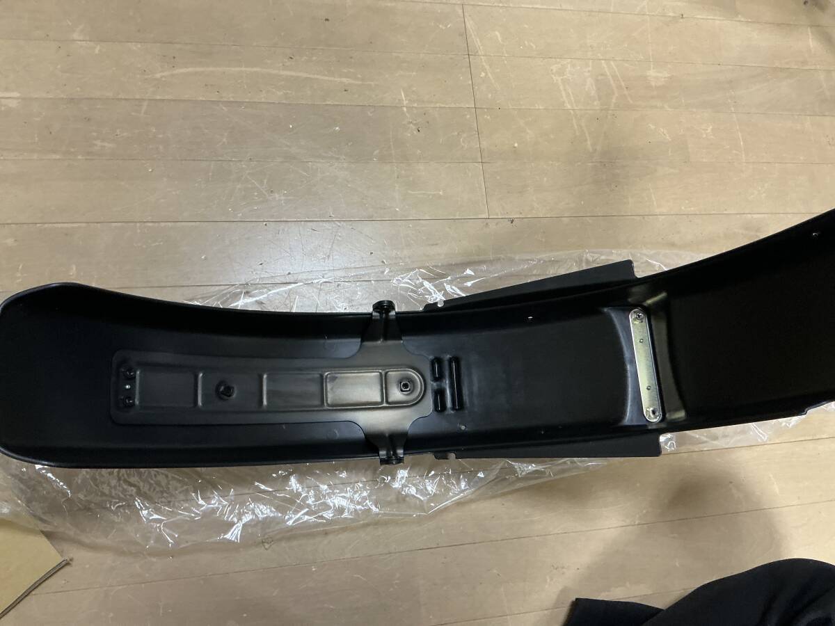250TR（BJ250A）純正リヤフェンダー新品_画像3