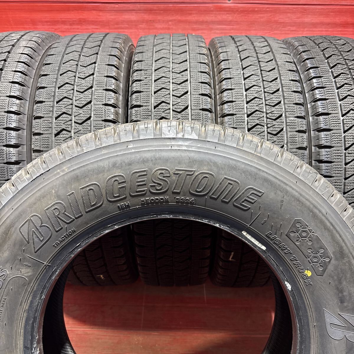 205/75R16 113/111N LT ブリヂストン ブリザック　W989 2024年国産　バリ山　 BRIDGESTONE BLIZZAK スタッドレス　6本(C)_画像8