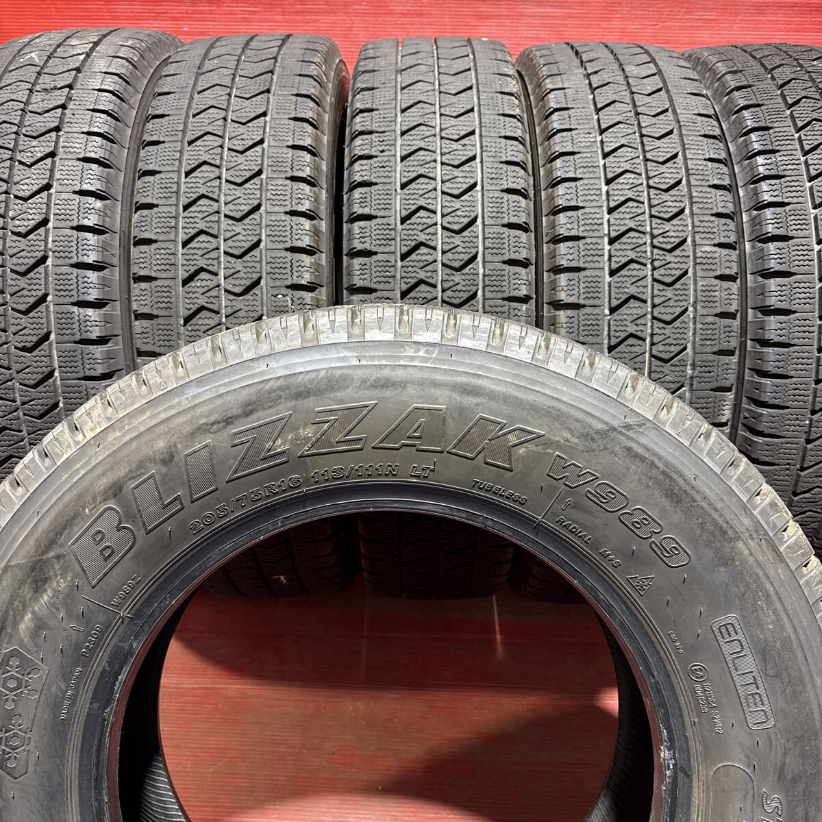 205/75R16 113/111N LT ブリヂストン ブリザック　W989 2024年国産　バリ山　 BRIDGESTONE BLIZZAK スタッドレス　6本(C)_画像9
