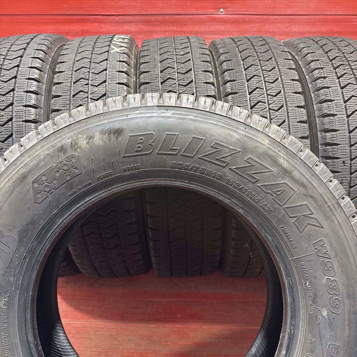 205/75R16 113/111N LT BRIDGESTONE ブリザック W989 205/75-16 ブリヂストン LT スタッドレス　2024年国産　バリ山　6本セット（D）_画像9