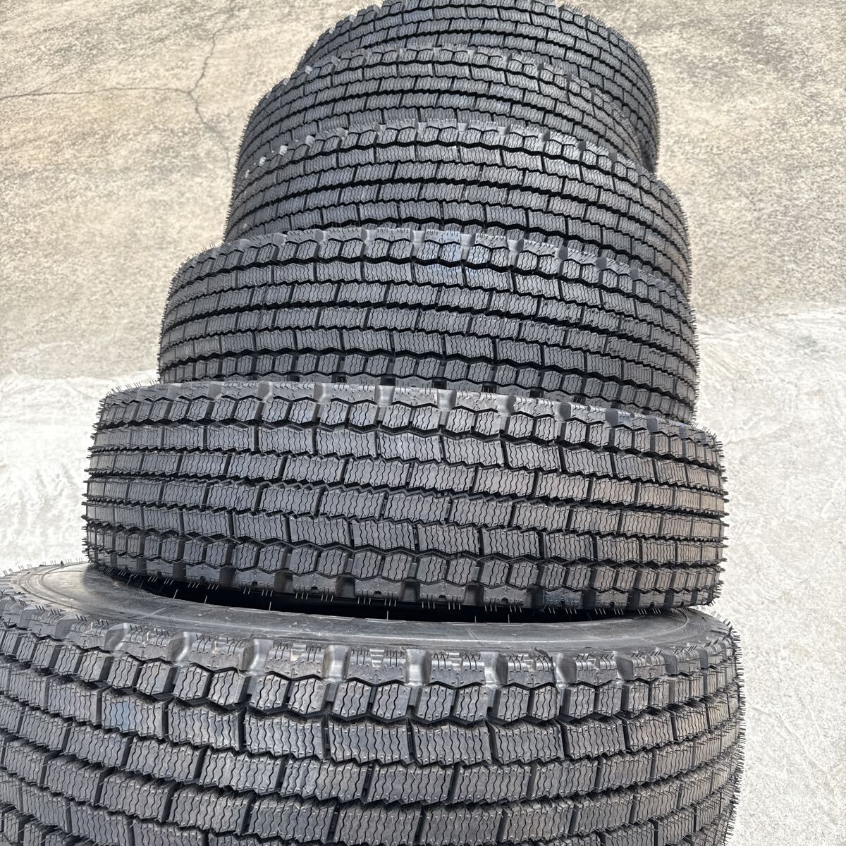 225/90R17.5 127/125L 14PR MICHELIN XDW ICE GRIP 225/90-17.5 ミシュラン スタッドレス 2020年製 未使用品 6本セット_画像1