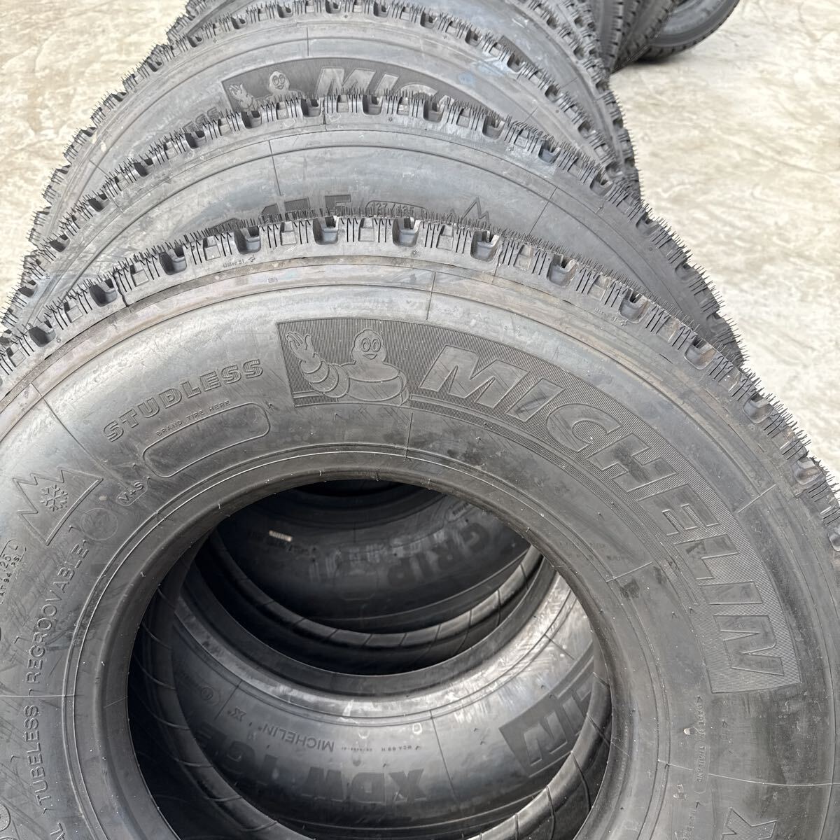 225/90R17.5 127/125L 14PR MICHELIN XDW ICE GRIP 225/90-17.5 ミシュラン スタッドレス 2020年製 未使用品 6本セット_画像5