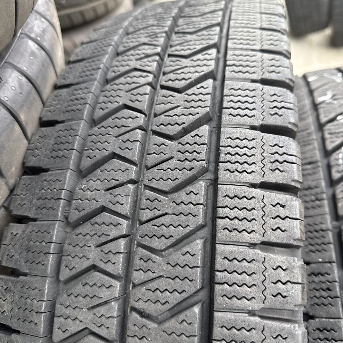205/80R17.5 120/118N LT BRIDGESTONE BLIZZAK W989 スタッドレス　2023年国産　バリ山　コースターなどに　6本セット_画像2