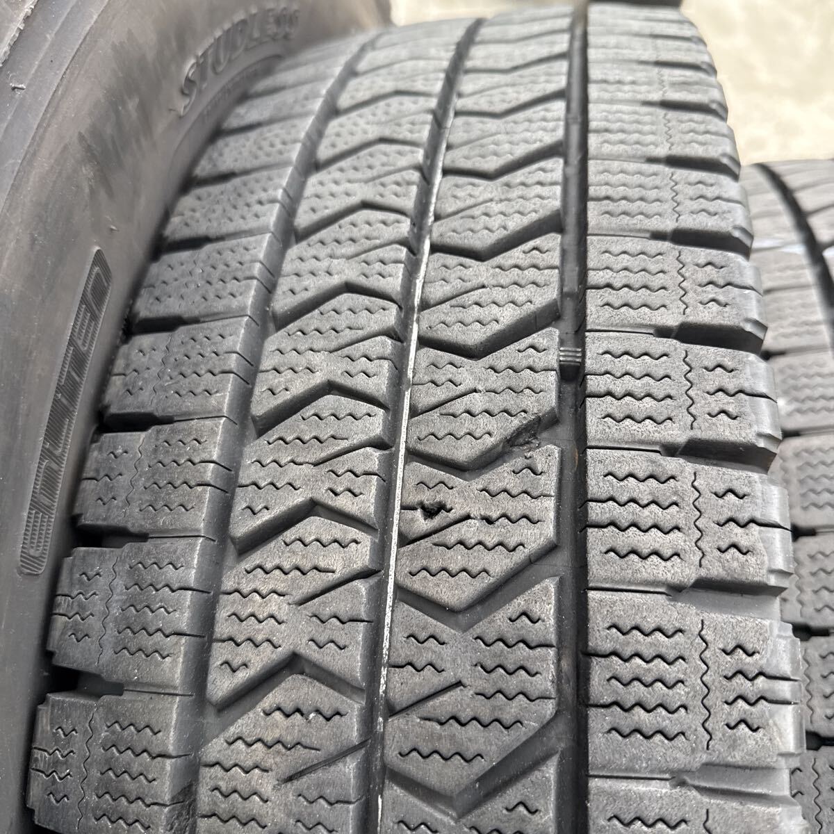 205/80R17.5 120/118N LT BRIDGESTONE BLIZZAK W989 スタッドレス　2023年国産　バリ山　コースターなどに　6本セット_画像4