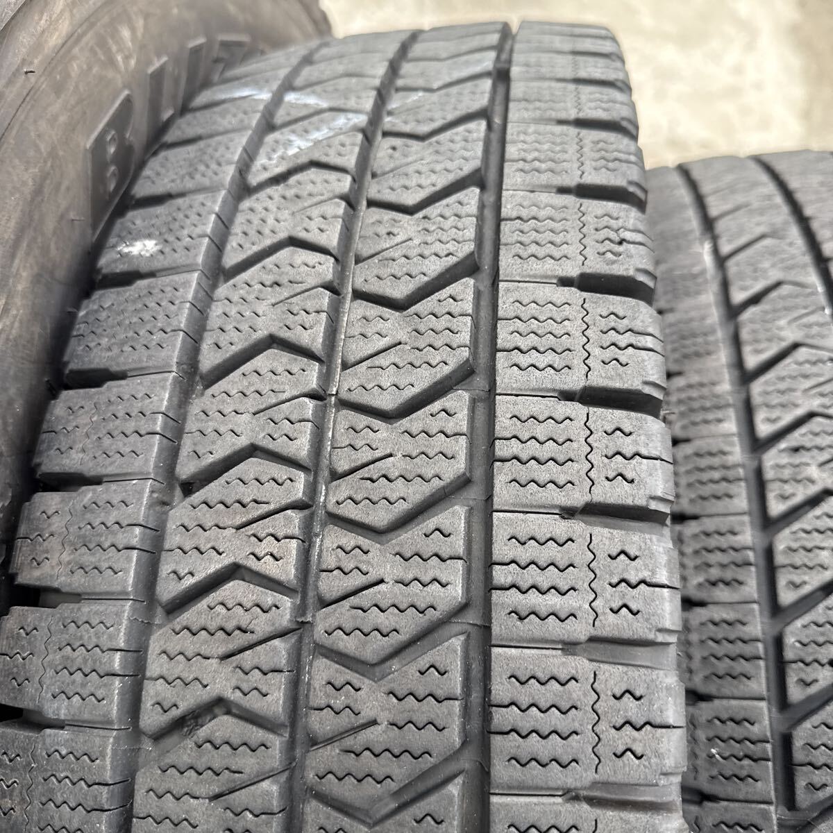 205/80R17.5 120/118N LT BRIDGESTONE BLIZZAK W989 スタッドレス　2023年国産　バリ山　コースターなどに　6本セット_画像5