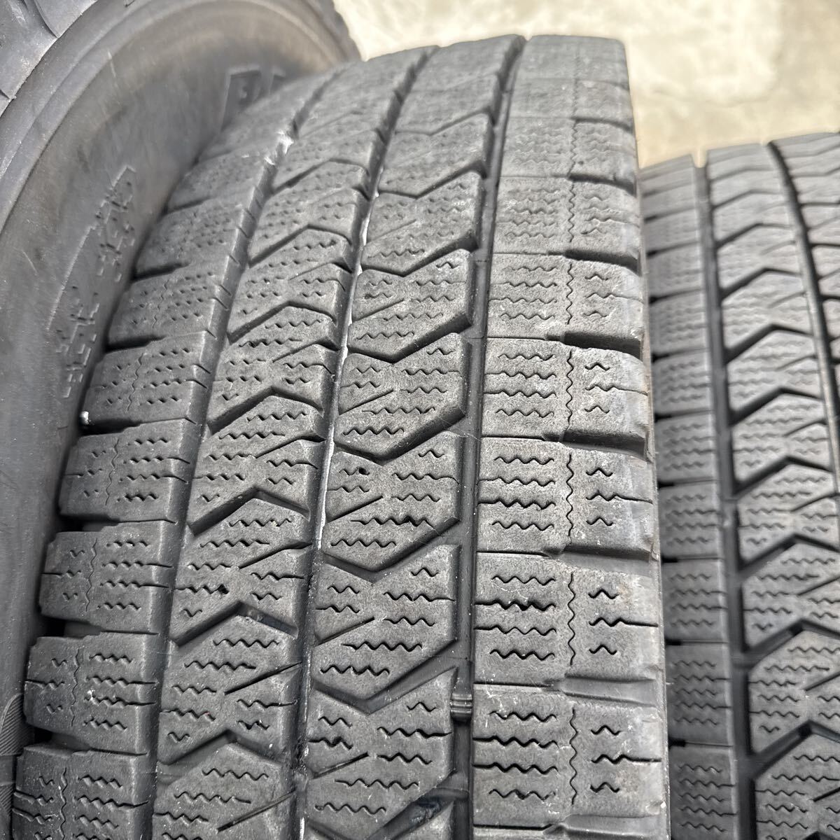 205/80R17.5 120/118N LT BRIDGESTONE BLIZZAK W989 スタッドレス　2023年国産　バリ山　コースターなどに　6本セット_画像6