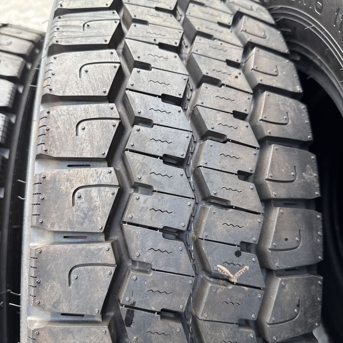 225/70R16 117/115N LT DUNLOP SP LT22 オールシーズン　ダンロップ　LT 2022年国産　未使用品　4本セット_画像3