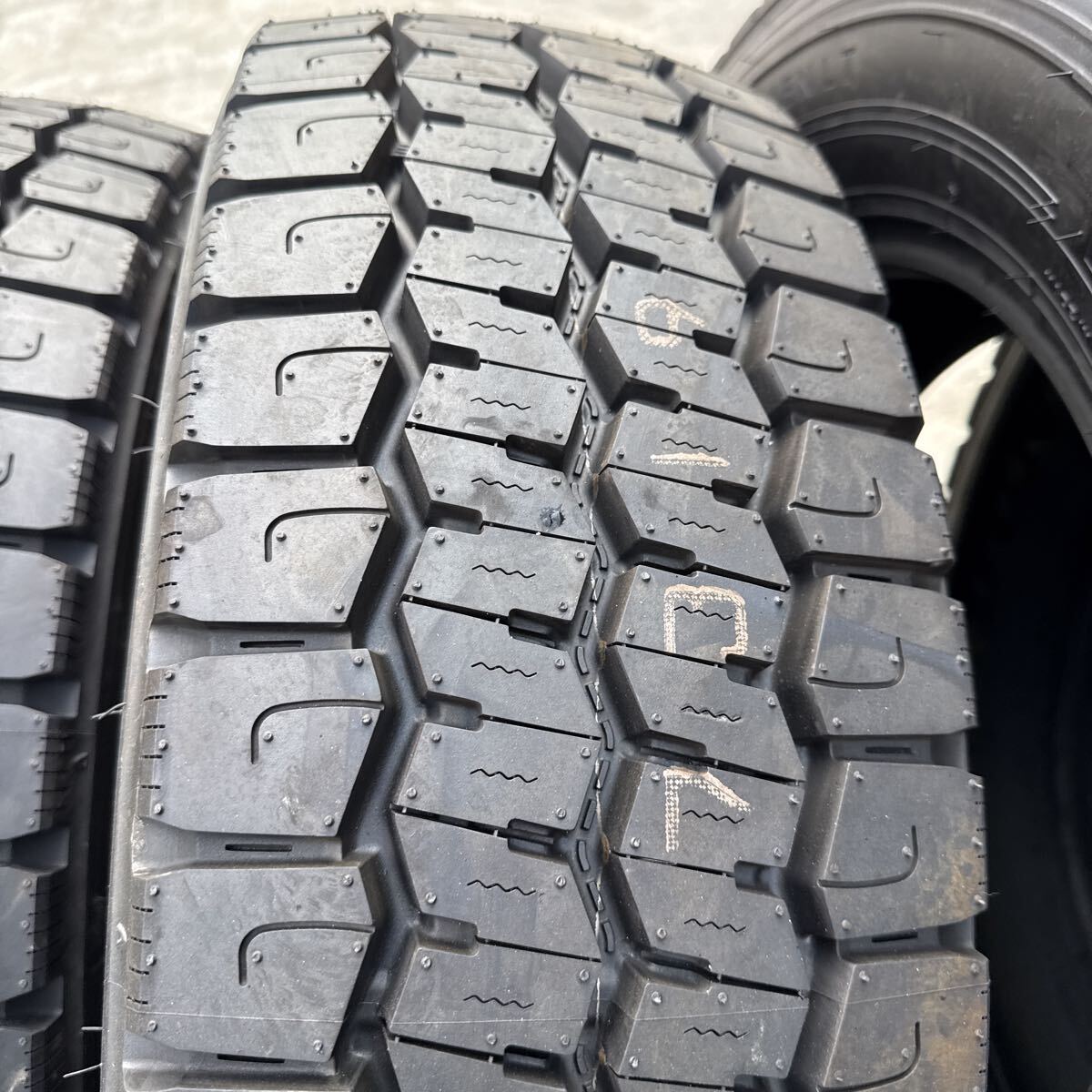 225/70R16 117/115N LT DUNLOP SP LT22 オールシーズン　ダンロップ　LT 2022年国産　未使用品　4本セット_画像4