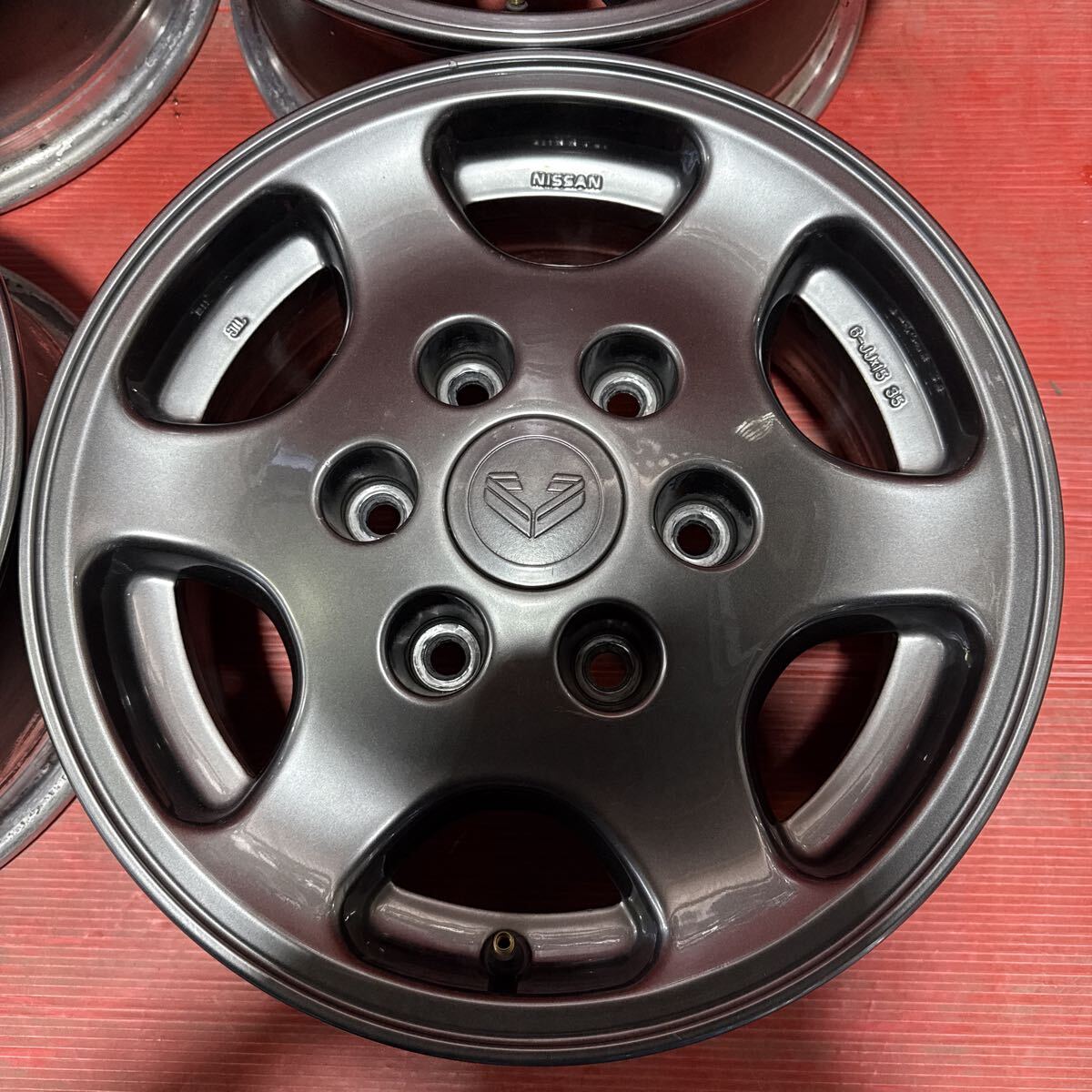 NISSAN NV350 キャラバン　純正ホイール　15インチ　6JJ PCD：139.7-6穴　オフセット：35 比較的に美品　4本セット_画像3