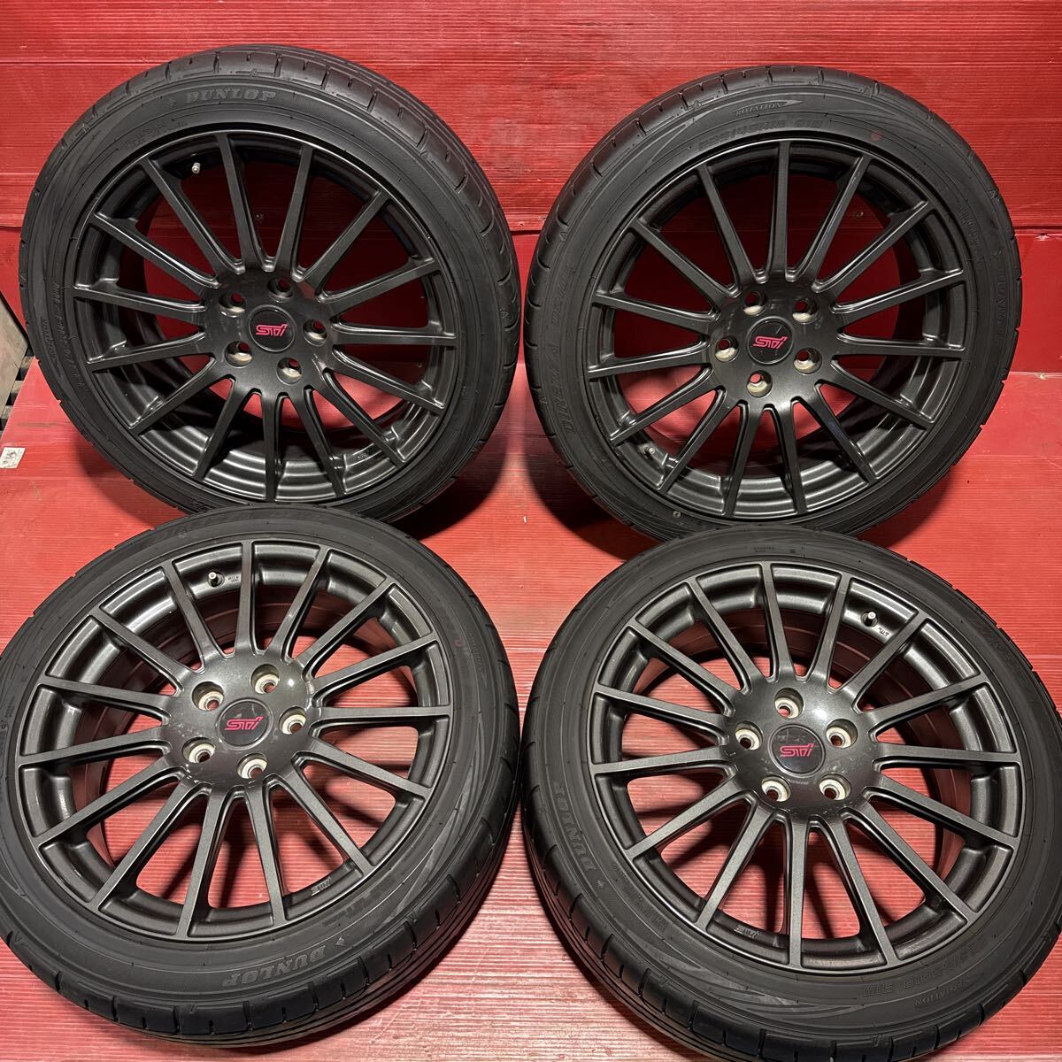 スバル STI 純正ホイール　18インチ　7.5J 114.4-5穴　+55 225/45R18（91W）DUNLOP DIREZZA DZ102 2022年製　バリ山　4本セット_画像1