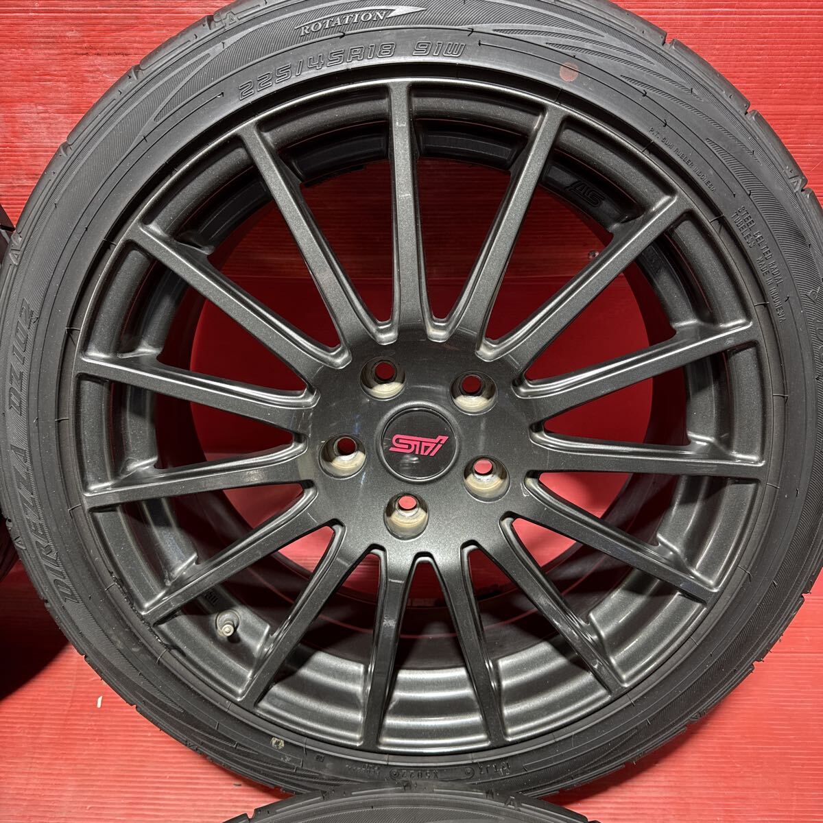 スバル STI 純正ホイール　18インチ　7.5J 114.4-5穴　+55 225/45R18（91W）DUNLOP DIREZZA DZ102 2022年製　バリ山　4本セット_画像4