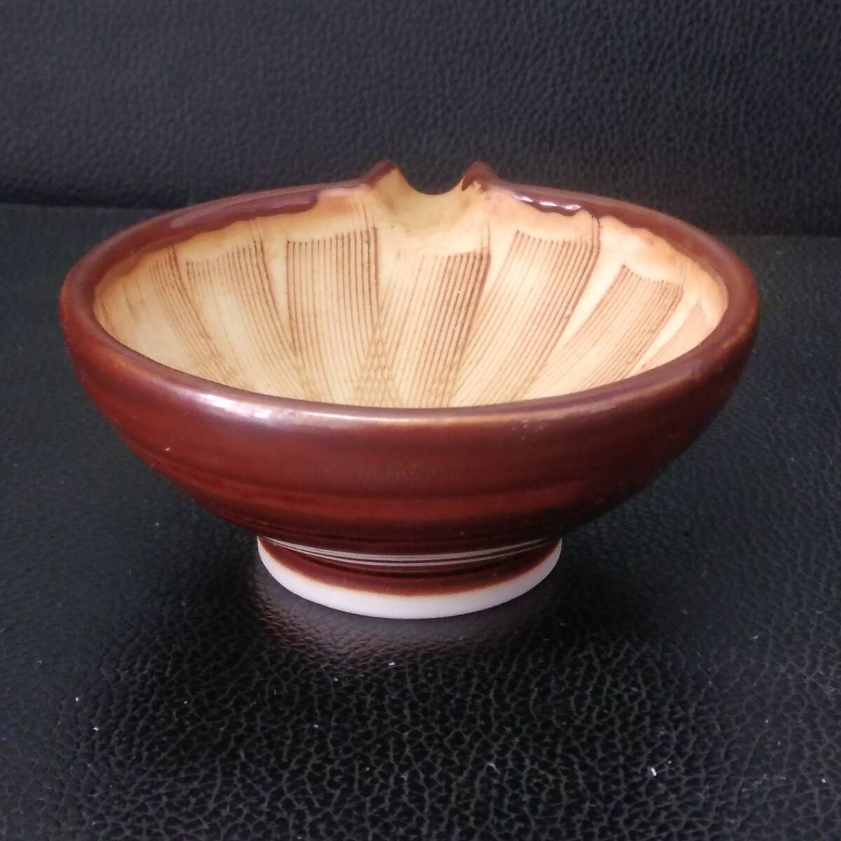 《調理》器具「陶磁器製 こげ茶色 片口すり鉢」 高さ：約3.7cm・円直径：約8.6cm ゴマすりなどに 和食器_画像4