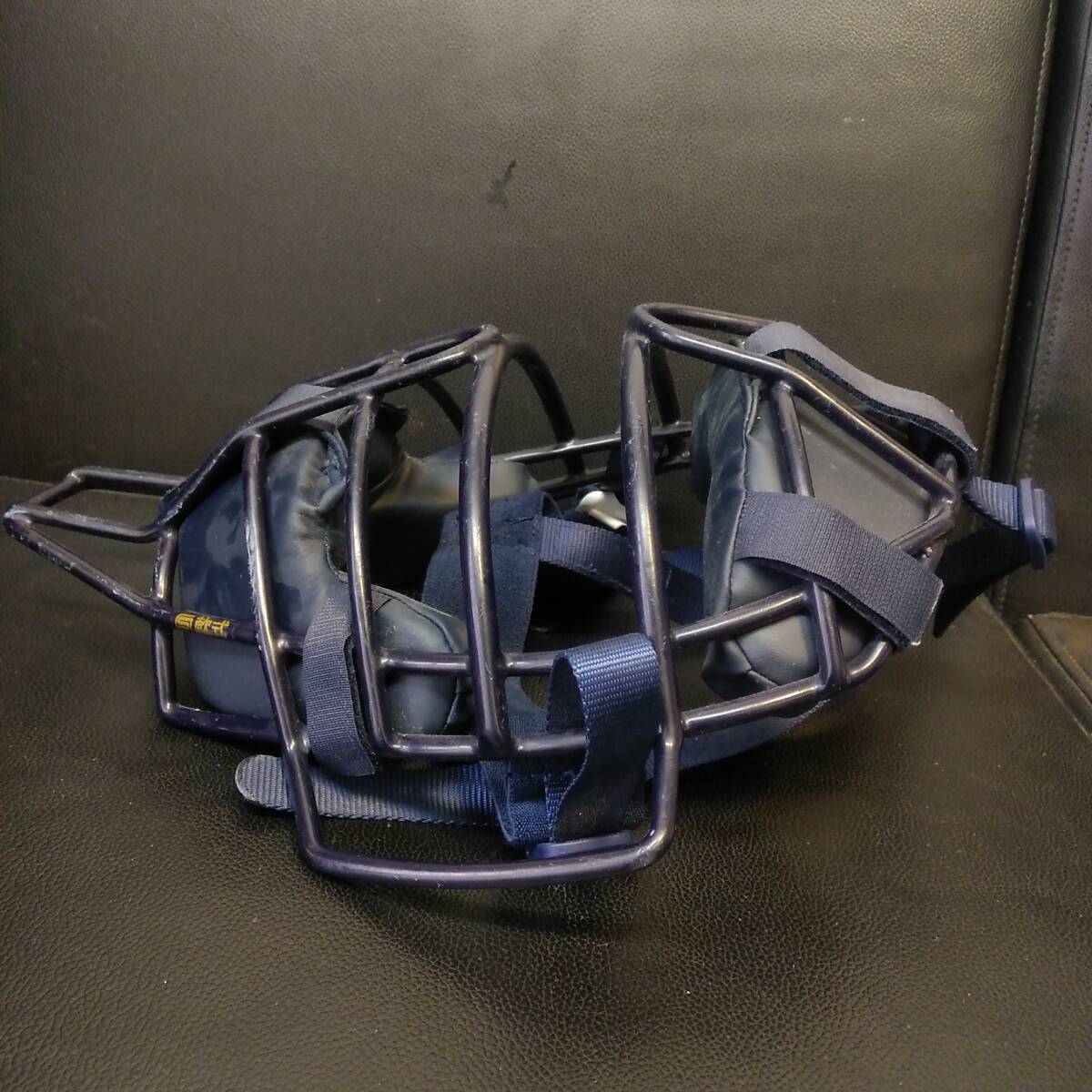 《野球》用品 「ミズノ：軟式用 キャッチャーマスク」 大人用 ネイビー JSBBマーク MIZUNO 捕手用 防具_画像3