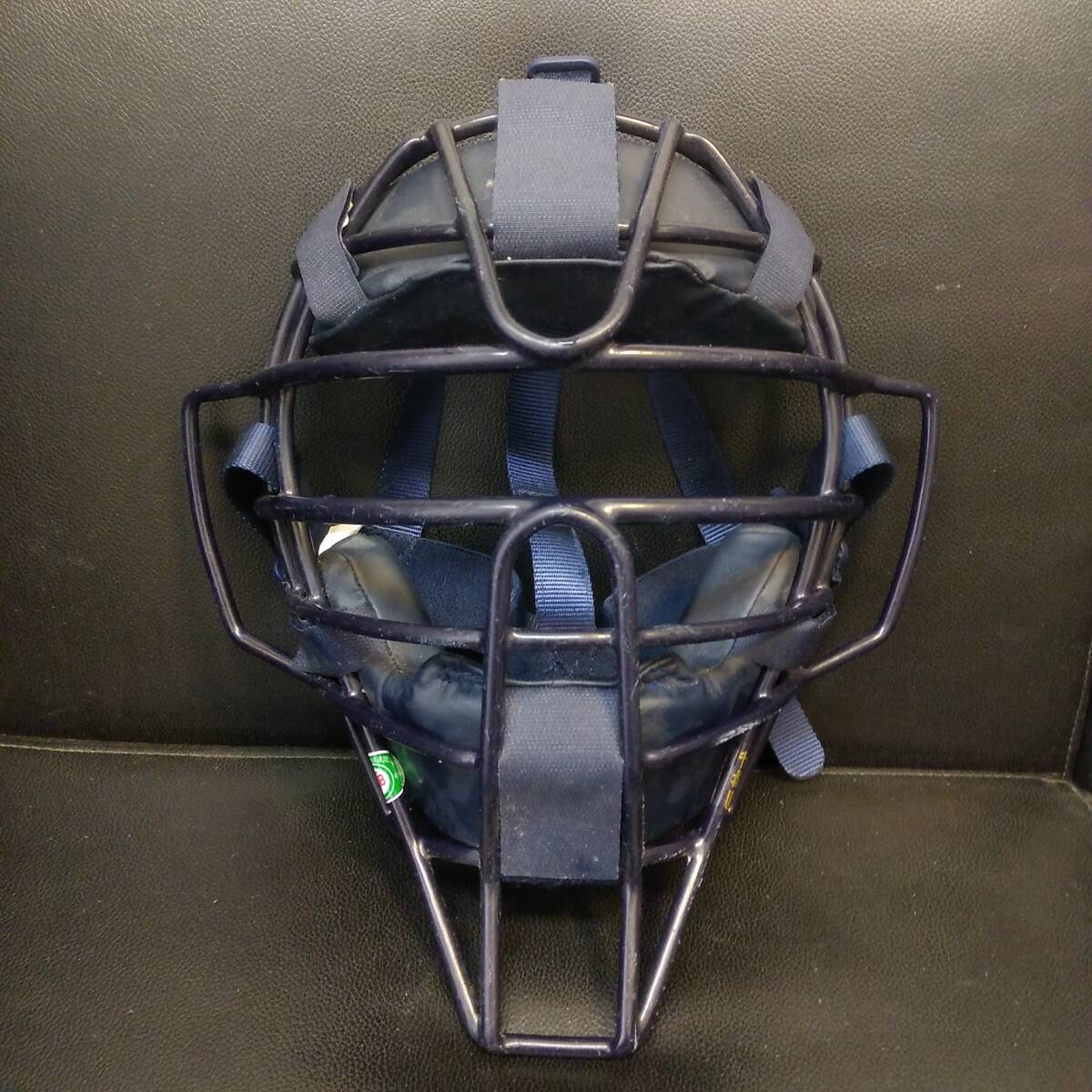 《野球》用品 「ミズノ：軟式用 キャッチャーマスク」 大人用 ネイビー JSBBマーク MIZUNO 捕手用 防具_画像1