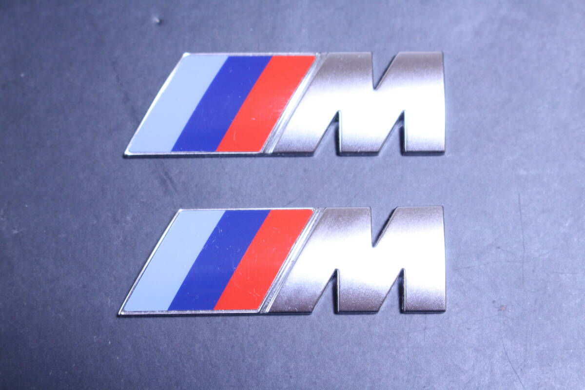 純正品！ BMW M エンブレム 中古 艶消しメッキ 55㎜×18㎜ 2個セット _画像1