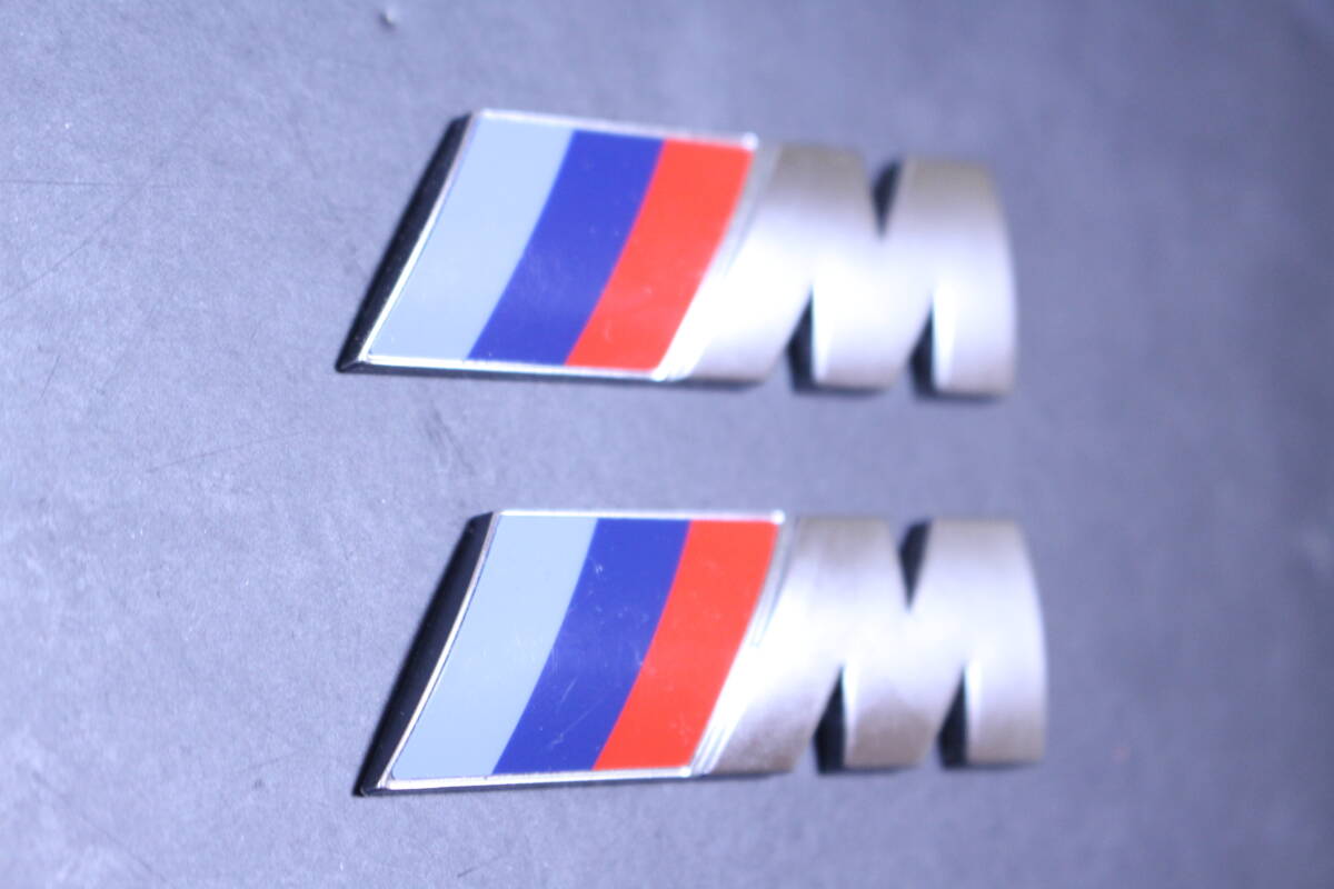 純正品！ BMW M エンブレム 中古 艶消しメッキ 55㎜×18㎜ 2個セット _画像3