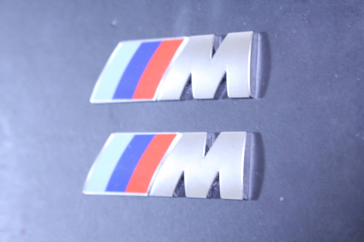純正品！ BMW M エンブレム 中古 艶消しメッキ 55㎜×18㎜ 2個セット _画像5