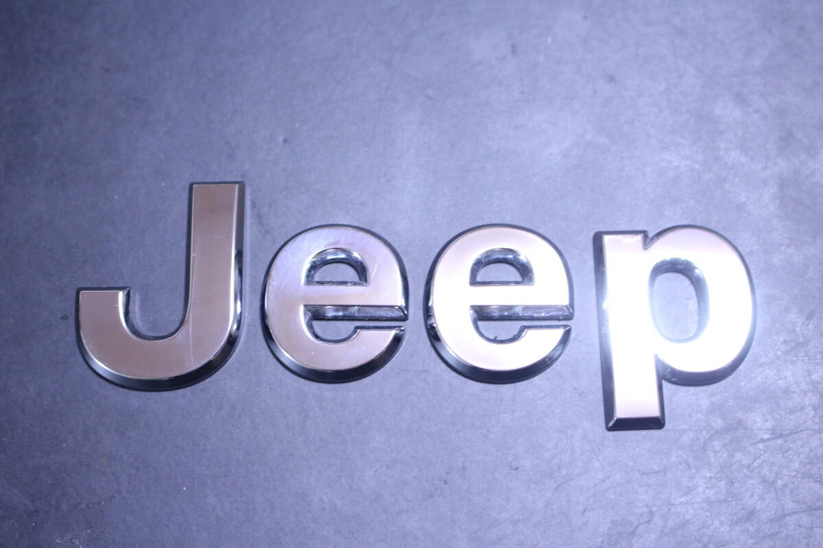純正品！ JEEP ジープ フロント エンブレム メッキ 純正 中古_画像1
