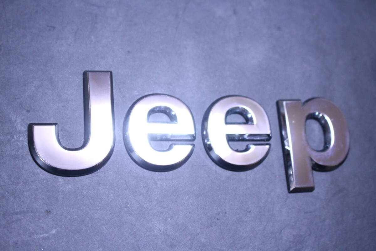 純正品！ JEEP ジープ フロント エンブレム メッキ 純正 中古_画像2