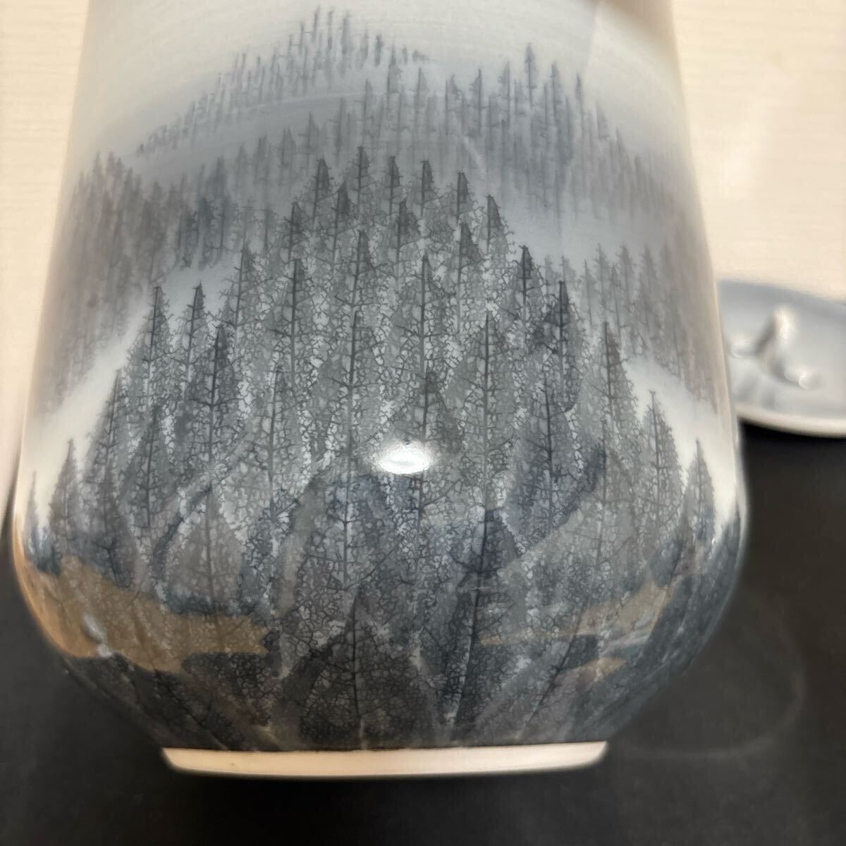 藤井朱明 壺 飾り壺 花器 日展人気作家 花瓶 有田焼 朝日　黒墨　貴重 水指_画像6