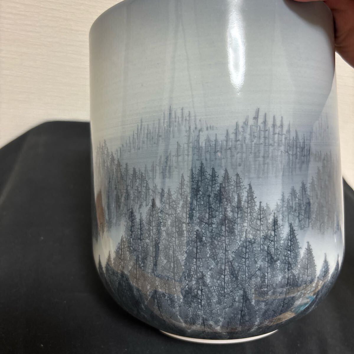 藤井朱明 壺 飾り壺 花器 日展人気作家 花瓶 有田焼 朝日　黒墨　貴重 水指_画像7