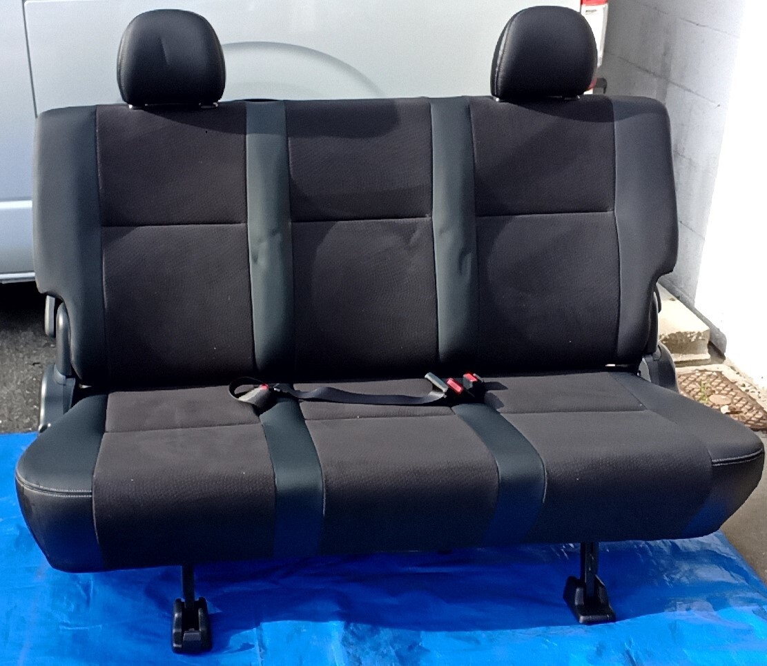 売切り　200系　ハイエース　スーパーGL　ダークプライムⅡ　新車外し品　シート_画像1