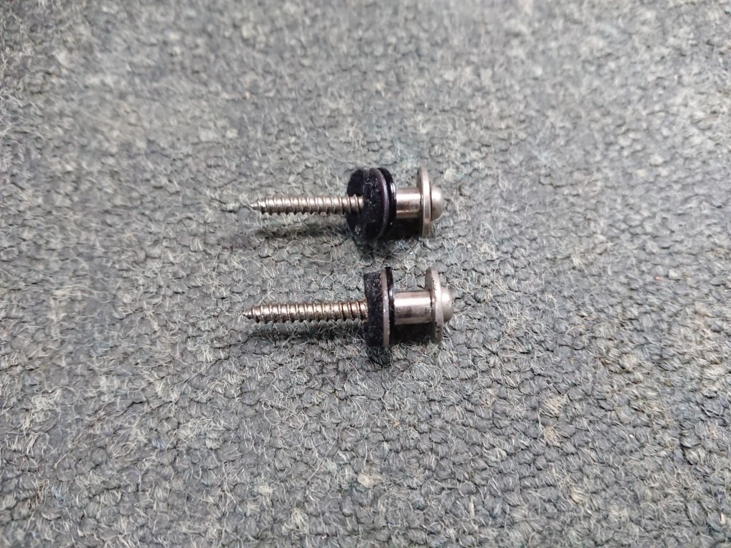 ストラップピン 2個　ビス付き（1本曲がりあり）_画像2